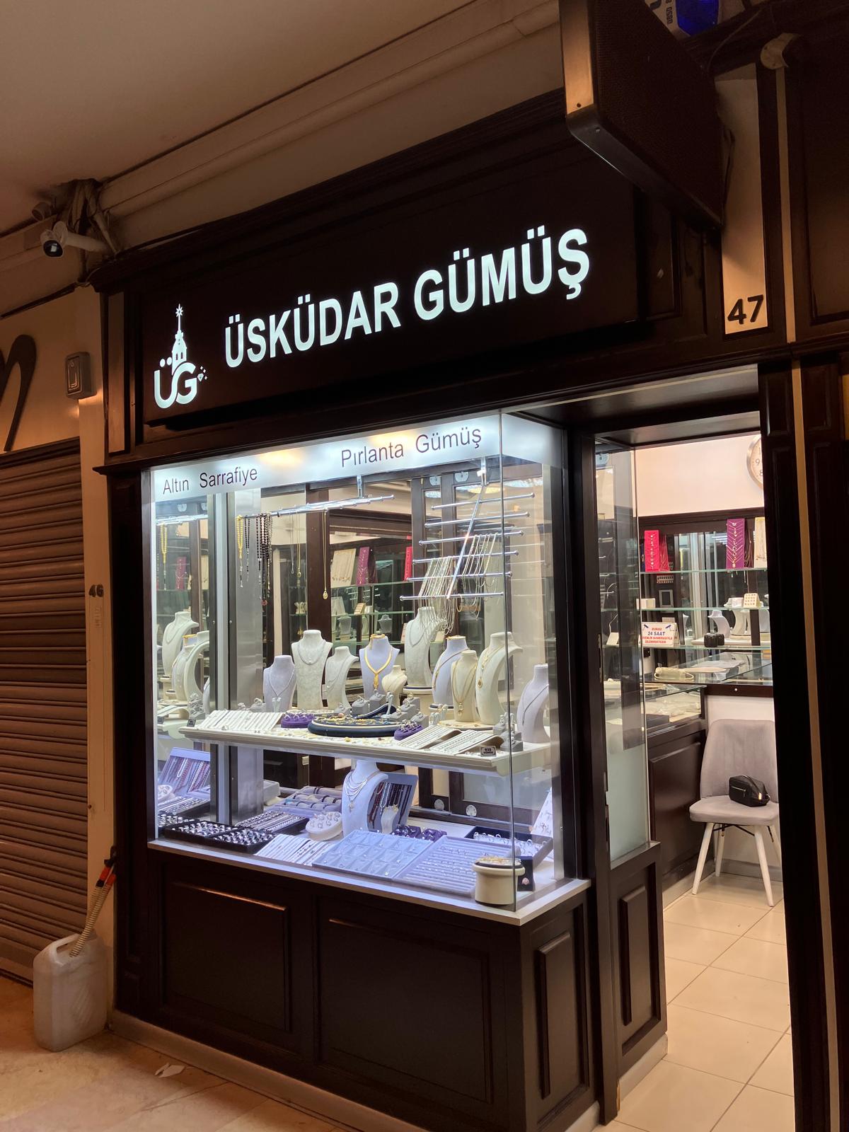 Üsküdar Gümüş atölyesinin vitrini